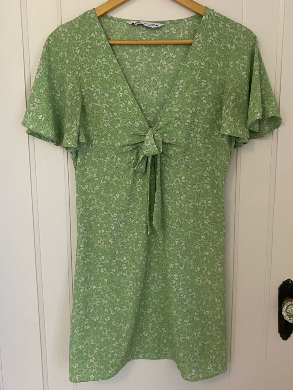 Zara Light Green Floral Mini Dress Cap Sleeves Deep V-neck Preppy Casual Summer